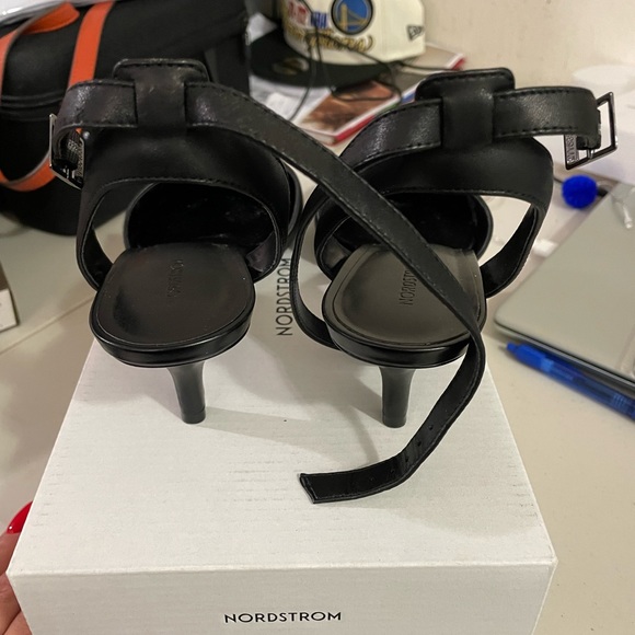 Nordstrom heels size 7 worn once with box - Picture 3 of 4